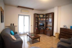 a living room with a couch and a coffee table at Casa Vacanze Mari, Paratico in Paratico