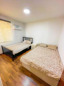 Postel nebo postele na pokoji v ubytování Mezzarina apartment ayia napa