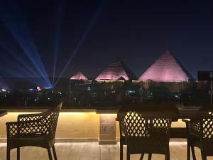 Χώρος καθιστικού στο Celia Pyramids View inn