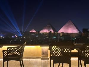 Χώρος καθιστικού στο Celia Pyramids View inn