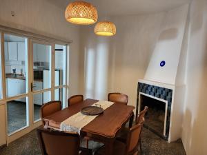 a dining room with a table and a fireplace at Hermosa vista in Colonia del Sacramento