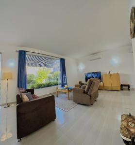 A seating area at Luxor Rose Villa