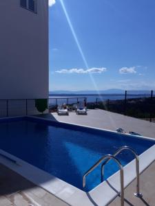 Bazén v ubytování Hillside Residence Crikvenica nebo v jeho okolí