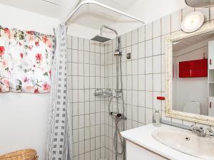 Koupelna v ubytování 4 person holiday home in Snedsted-By Traum