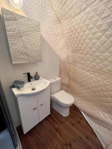 Koupelna v ubytování Manna Gea Glamping Domes