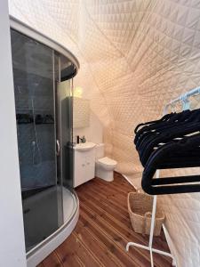 Koupelna v ubytování Manna Gea Glamping Domes