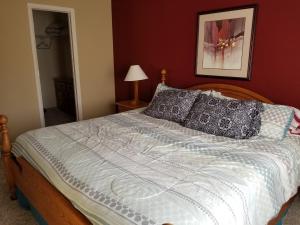a bedroom with a large bed with a wooden frame at Lovely Mountain condo, remote workspace, 2 kayaks next to Lake Dillon in Frisco