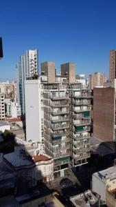 a view of a large city with tall buildings at Tucuman Premium Nuevo Estudio Mejor Zona de Rosario in Rosario