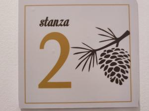 a sign that reads stanza with a pine cone at Siracusa Ortigia by Duomo in Siracusa