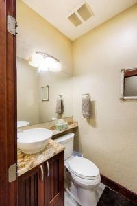 Un baño de Magic McCall Cabin and Studio for Larger Groups wi