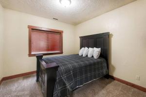 Cama o camas de una habitación en Magic McCall Cabin and Studio for Larger Groups wi