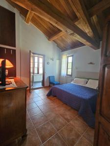 a bedroom with a bed in a room with wooden ceilings at La Casa dei Tigli in Cannara