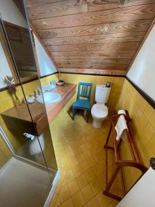 a bathroom with a toilet and a sink at Sienna Lodge in Yallingup