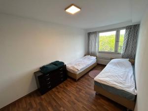 a room with two beds and a window at Möblierte Apartment im Herkules Köln Neuehrenfeld in Cologne