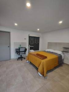 Кровать или кровати в номере San Marcos Hotel Guaymas