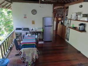 cocina con mesa y nevera en Ai's Attic Hostel en Ao Nang Beach