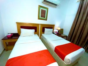 Ένα ή περισσότερα κρεβάτια σε δωμάτιο στο Savoy Inn Hotel Apartments