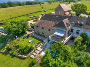an aerial view of a large house with a yard at La Maison de la Colline in Vers