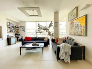 Spacious cosy & renovated flat in central Tel Aviv