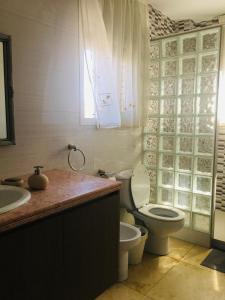 a bathroom with a toilet and a sink at Casa de Aurora in Rubí