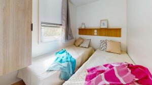 Posteľ alebo postele v izbe v ubytovaní Camping Officiel Siblu Les Oyats