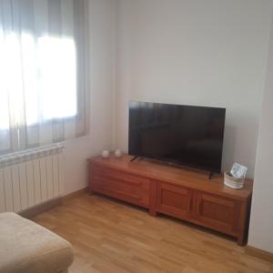 TV a/nebo společenská místnost v ubytování Toledo Enamora Dos - PARKING INCLUIDO + 8 fotografií
