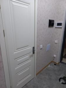 Bathroom sa PORT BAKU APARTMENT House Nearby 1 bedroom