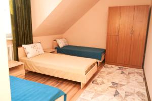 Ein Bett oder Betten in einem Zimmer der Unterkunft Nomad Hostel