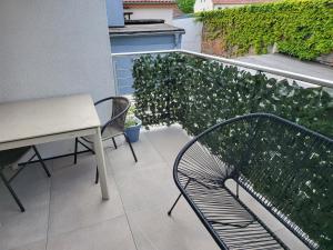 Μπαλκόνι ή βεράντα στο Top ausgestattetes drei Zimmer Apartment mit großer Sonnenterrasse