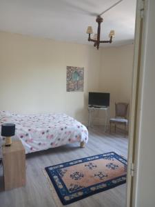 Postel nebo postele na pokoji v ubytování Devant le canal, trois grandes chambres, 85m2, animaux bienvenus