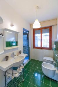 a bathroom with two sinks and a toilet at Miramare casa vacanze in Rimini