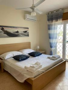 Katil atau katil-katil dalam bilik di Villa Marè a 200 metri dal mare