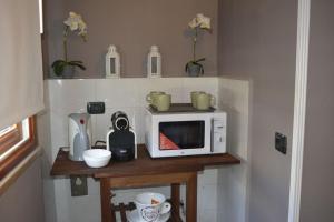 a small kitchen with a microwave on a table at Fedro Domus (Vacanze Pompeiane) in Pompei