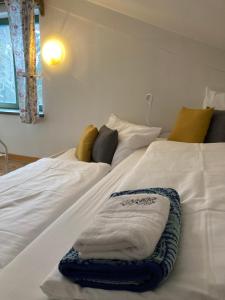 Llit o llits en una habitació de Klimatisierte Familienchalets am Millstätter See