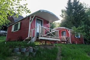 Gallery image of RED Tiny Houses in Voronet