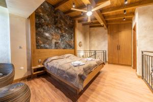 A bed or beds in a room at Pirin Golf&Spa Apartment 42