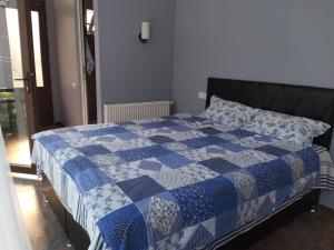 Voodi või voodid majutusasutuse Small guest house toas