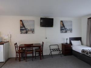 Postel nebo postele na pokoji v ubytování Frankston Motel