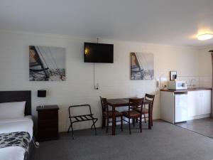TV a/nebo společenská místnost v ubytování Frankston Motel
