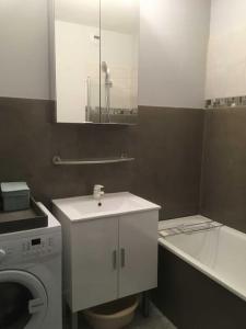 Photo de la galerie de l'établissement T2 de 50 m2 + balcon + parking pour 4 personnes, à Arcachon