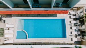 Bazén v ubytování Zephyros Hotel nebo v jeho okolí