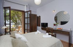 A bed or beds in a room at Enalion Hotel Még 37 kép