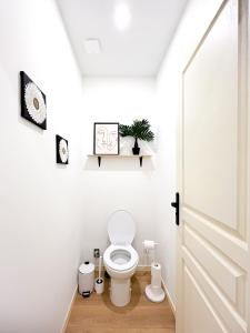 a bathroom with a toilet in a room at Appart'Hôtel Le Jaurès - Jardin privé et Netflix in Belfort +29 photos