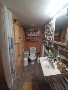 A bathroom at KIKI APARTMENT