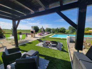 a garden with a pool and a patio at Chez Turnbulls in Pomport