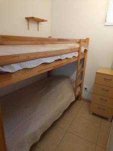 Postel nebo postele na pokoji v ubytování Chambres d'Hôtes Chez Cécile à Lagnes