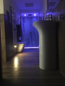 a dark room with a bathroom with a shower at GAPO Rooms in Orta Nova