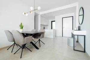 Kép SUNSET CLIFFS Retreat by Costa Activa Rentals Breathtaking Sea Views & Steps to the Beach szállásáról Benidormban a galériában