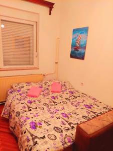 a bedroom with a bed with flowers on it at Apartman Ena in Sjenica