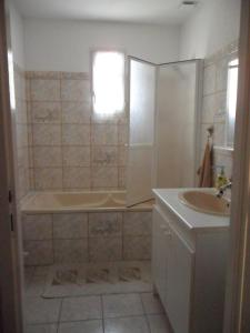 Koupelna v ubytování Chambre chez l'habitant